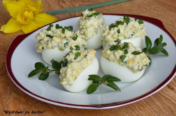Jajko faszerowane pastą z awokado
