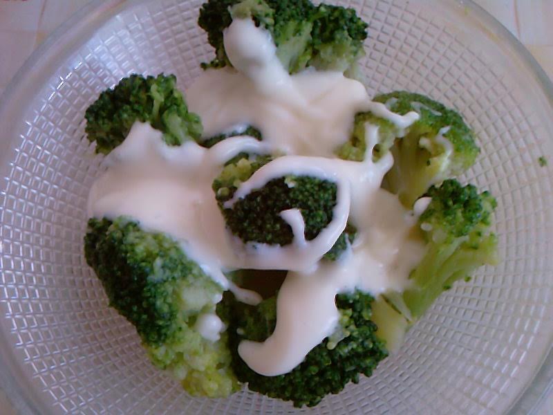 Brokuły w sosie czosnkowym