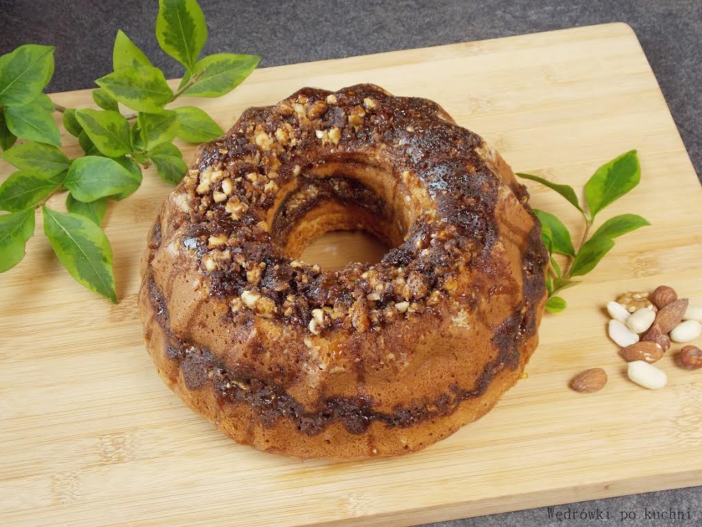 Babka z kruszonką orzechową