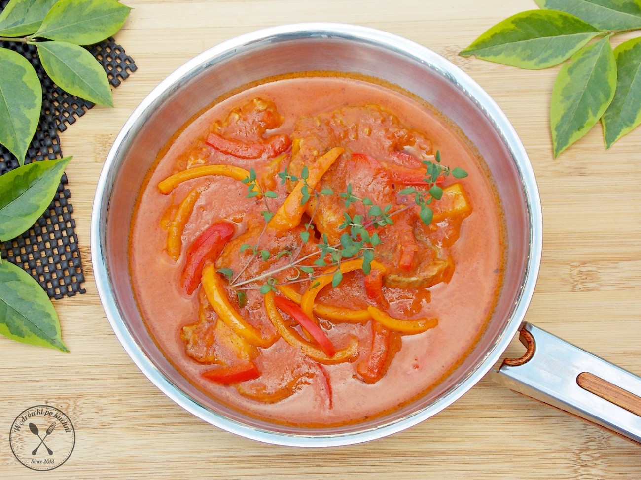 Karkówka w sosie paprykowo – pomidorowym